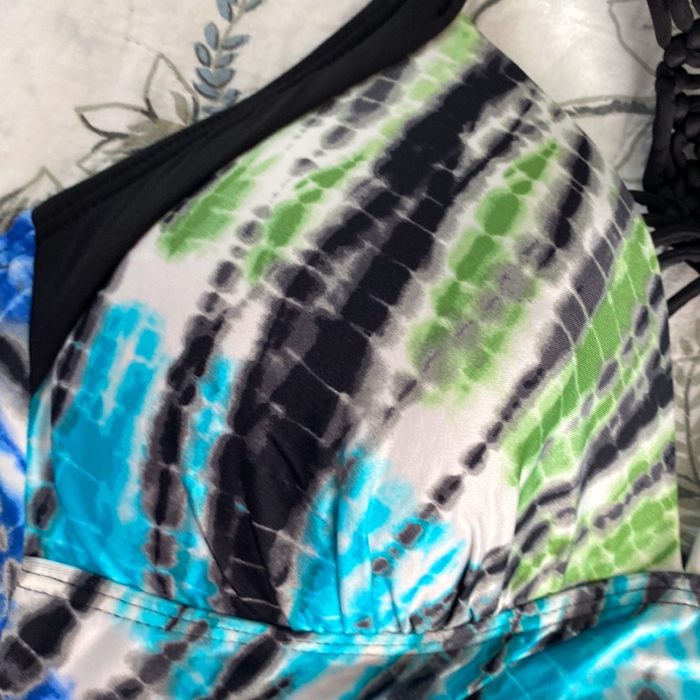 APT 9 Halter Style Bathing Suit Top in Size X-Large Black/Blues/Greens - Picture 7 of 7